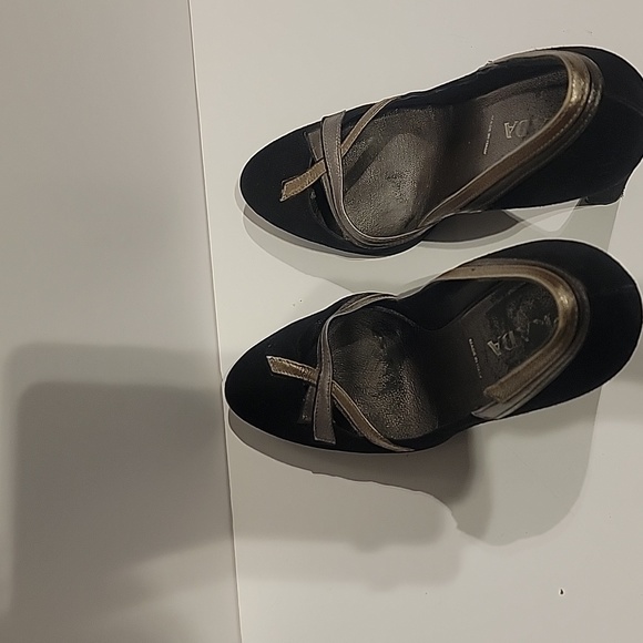 Glamorous Prada Heels - Picture 6 of 7